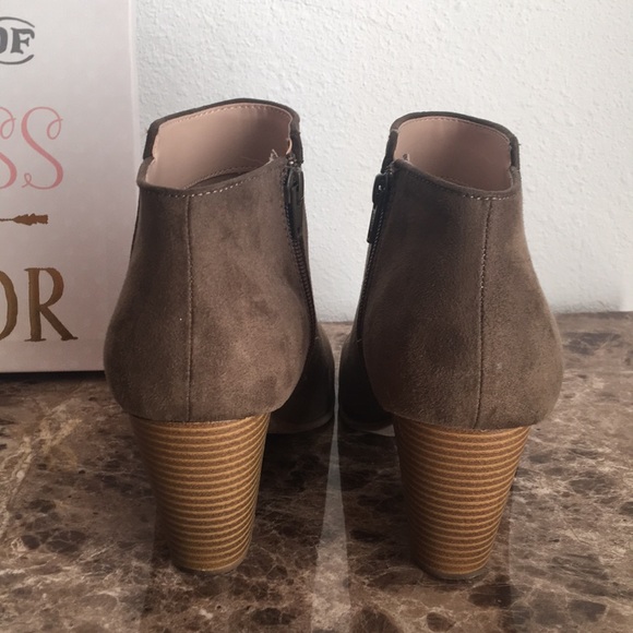Olive Ankle Boots by Old Navy 10 - Picture 3 of 5